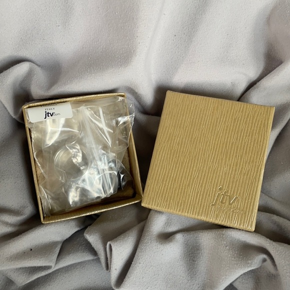 JTV Hoop Earrings - Picture 9 of 9